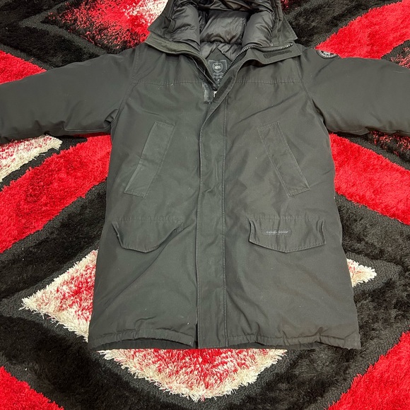 Selling a black label Canada Goose parka, size XL - Picture 5 of 6